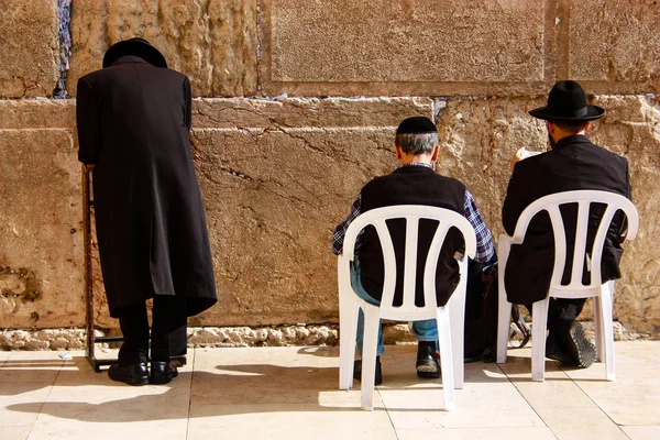 Desconocidos Rezando Frente Muro Occidental Vieja Ciudad Jerusalén Por Mañana — Foto de Stock