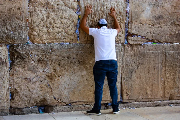 Desconocidos Rezando Frente Muro Occidental Vieja Ciudad Jerusalén Por Mañana — Foto de Stock