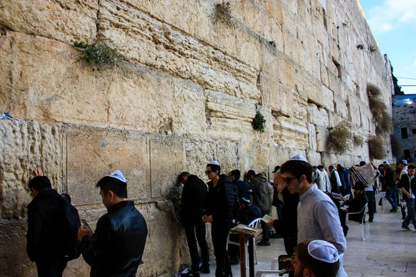 Jerusalén Israel Marzo 2018 Desconocidos Orando Frente Muro Occidental Vieja — Foto de Stock