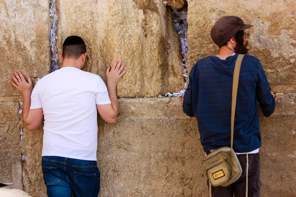Jeruzsálem Izrael Március 2018 Ismeretlen Emberek Imádkoznak Előtt Nyugati Fal — Stock Fotó