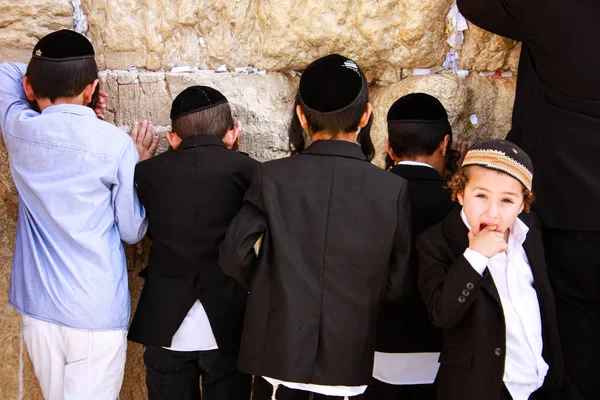 Jerusalén Israel Marzo 2018 Desconocidos Orando Frente Muro Occidental Vieja — Foto de Stock