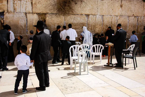 エルサレム イスラエルが 2018年未知数の人々 前部を祈って年 月西壁古い都市のエルサレム朝 — ストック写真