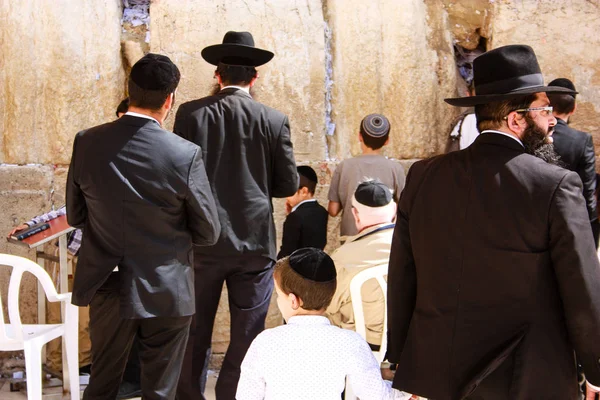 エルサレム イスラエルが 2018年未知数の人々 前部を祈って年 月西壁古い都市のエルサレム朝 — ストック写真