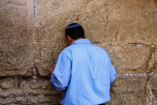 Jerusalén Israel Marzo 2018 Desconocidos Orando Frente Muro Occidental Vieja — Foto de Stock