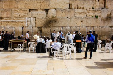 Kudüs İsrail Mart 6-2018 bilinmeyenli insanlar açık dua batı duvarı eski Kudüs şehri, sabah saat