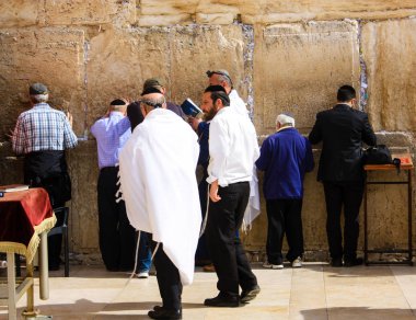 Kudüs İsrail Mart 6-2018 bilinmeyenli insanlar açık dua batı duvarı eski Kudüs şehri, sabah saat