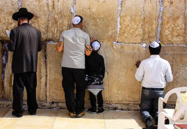 Иерусалим Израиль 2018 Неизвестные Молятся Западной Стены Старом Городе Иерусалим — стоковое фото