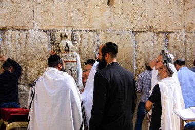 Jerusalem İsrail Şubat 5-2018 dini törenle bilinmeyen insanlar ön batı duvarı sabahı