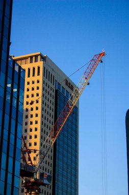 Bir binanın Yeni İsrail Tel Aviv city Şubat 8-2018 akşamı bir şantiye görünümü