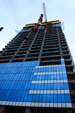 Bir binanın Yeni İsrail Tel Aviv city Şubat 8-2018 akşamı bir şantiye görünümü