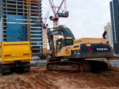 Bir binanın Yeni İsrail Tel Aviv city Şubat 8-2018 akşamı bir şantiye görünümü