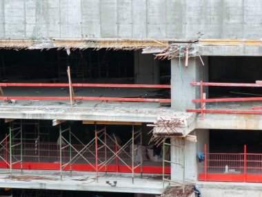 Bir binanın Yeni İsrail Tel Aviv city Şubat 8-2018 akşamı bir şantiye görünümü