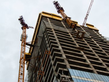 Bir binanın Yeni İsrail Tel Aviv city Şubat 8-2018 akşamı bir şantiye görünümü