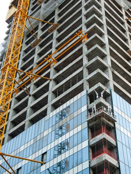 Bir binanın Yeni İsrail Tel Aviv city Şubat 8-2018 akşamı bir şantiye görünümü