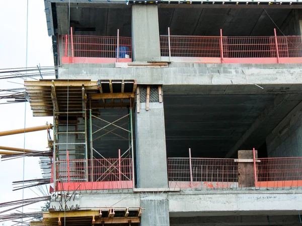 Bir binanın Yeni İsrail Tel Aviv city Şubat 8-2018 akşamı bir şantiye görünümü