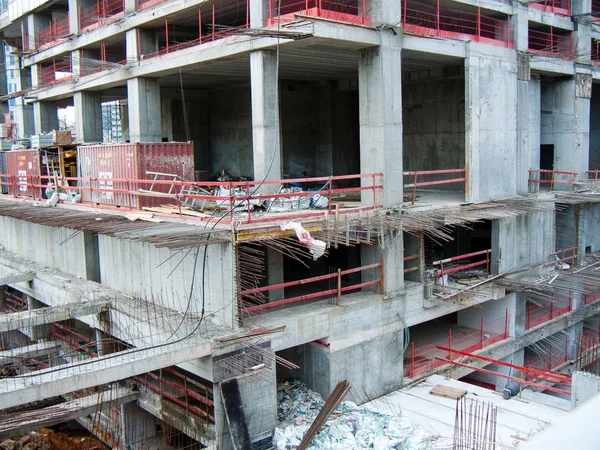 Bir binanın Yeni İsrail Tel Aviv city Şubat 8-2018 akşamı bir şantiye görünümü