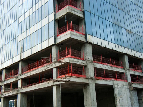 Bir binanın Yeni İsrail Tel Aviv city Şubat 8-2018 akşamı bir şantiye görünümü