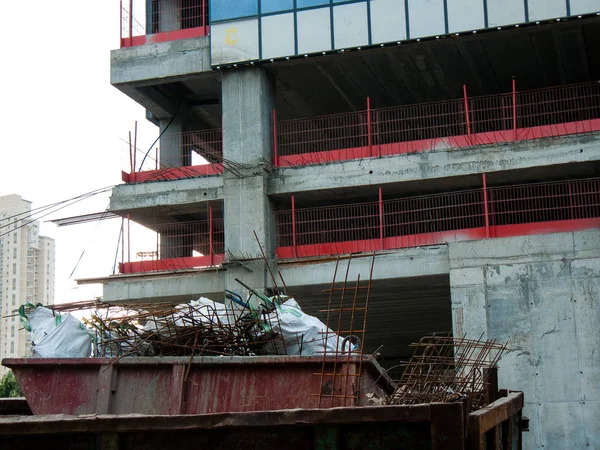 Bir binanın Yeni İsrail Tel Aviv city Şubat 8-2018 akşamı bir şantiye görünümü