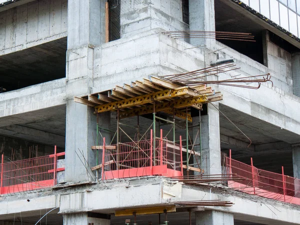 Bir binanın Yeni İsrail Tel Aviv city Şubat 8-2018 akşamı bir şantiye görünümü