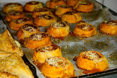  İsrail bir fırında çeşitli ekmek ve hamur işleri closeup satılan