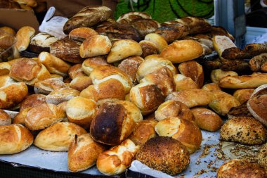  İsrail bir fırında çeşitli ekmek ve hamur işleri closeup satılan