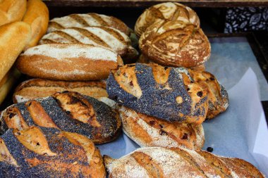  İsrail bir fırında çeşitli ekmek ve hamur işleri closeup satılan