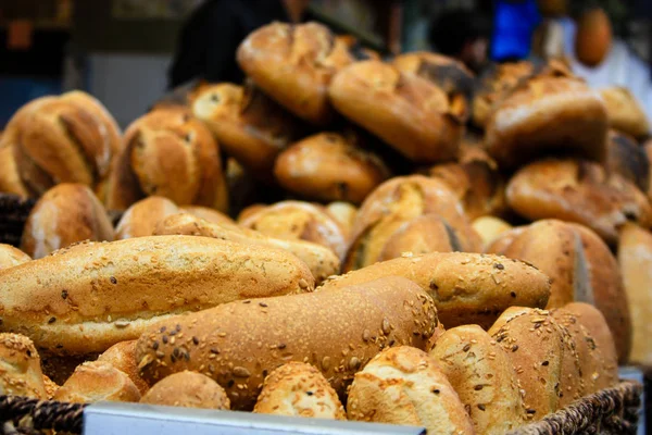 Srail Bir Fırında Çeşitli Ekmek Hamur Işleri Closeup Satılan — Stok fotoğraf