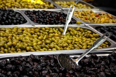 Zeytin sayaç Mahane Yehuda Market Kudüs İsrail closeup
