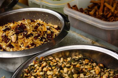 Kudüs İsrail Mahane Yehuda markette satılan renkli baharat kapandı