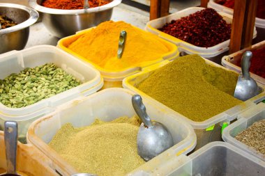 Kudüs İsrail Mahane Yehuda markette satılan renkli baharat kapandı