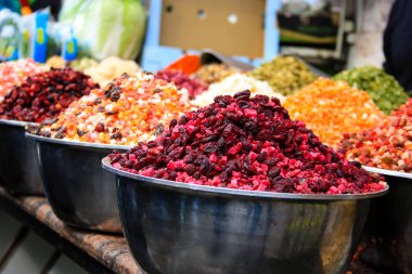 Kudüs İsrail Mahane Yehuda markette satılan renkli baharat kapandı