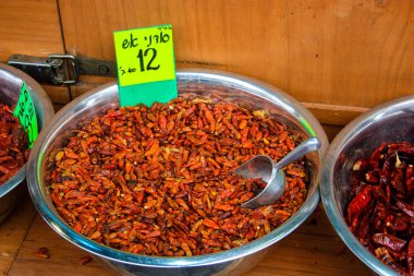 Kudüs İsrail Mahane Yehuda markette satılan renkli baharat kapandı