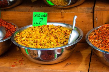 Kudüs İsrail Mahane Yehuda markette satılan renkli baharat kapandı