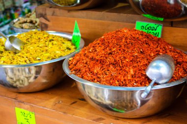 Kudüs İsrail Mahane Yehuda markette satılan renkli baharat kapandı