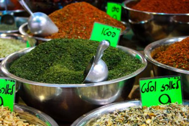 Kudüs İsrail Mahane Yehuda markette satılan renkli baharat kapandı