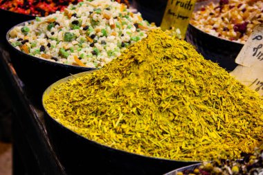 Kudüs İsrail Mahane Yehuda markette satılan renkli baharat kapandı