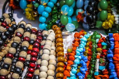 Güney Hindistan'da plaj portre renkli takı satıldı