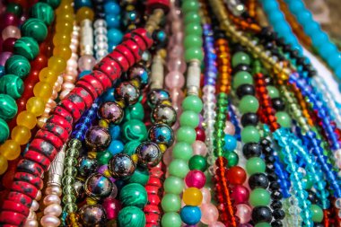 Güney Hindistan'da plaj portre renkli takı satıldı