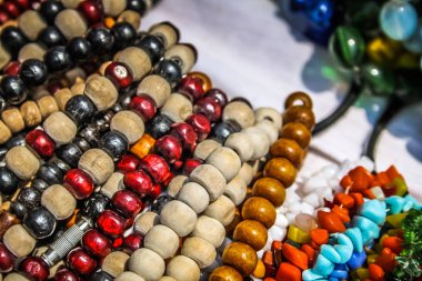 Güney Hindistan'da plaj portre renkli takı satıldı