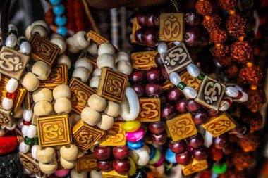 Güney Hindistan'da plaj portre renkli takı satıldı