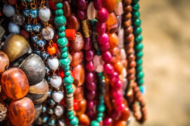 Güney Hindistan'da plaj portre renkli takı satıldı