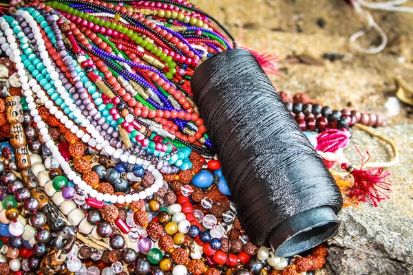 Close Van Kleurrijke Sieraden Verkocht Het Strand Zuid India — Stockfoto
