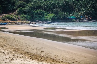Vahşi kıyı şeridi ve plaj Güney Hindistan'da 