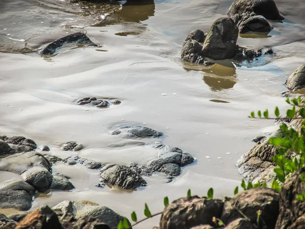 荒々しい海岸線が楽しめますし 南インドのビーチ — ストック写真