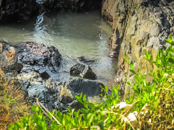 荒々しい海岸線が楽しめますし 南インドのビーチ — ストック写真