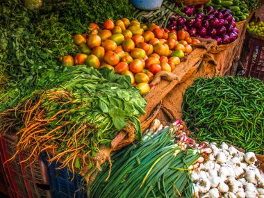 Güney Hindistan'da piyasada satılan çeşitli sebze closeup