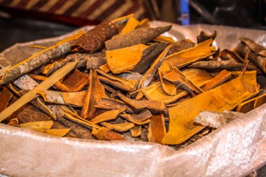 Değişik baharat Goa Güney Hindistan'da bir geleneksel baharat dükkanında bir closeup