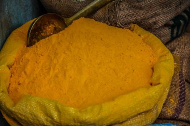 Değişik baharat Goa Güney Hindistan'da bir geleneksel baharat dükkanında bir closeup