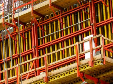 Tel Aviv İsrail 5 Nisan 2018 Tel Aviv kasaba öğleden sonra yeni bir binanın bir şantiye görünümü