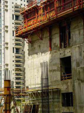 Tel Aviv İsrail 5 Nisan 2018 Tel Aviv kasaba öğleden sonra yeni bir binanın bir şantiye görünümü